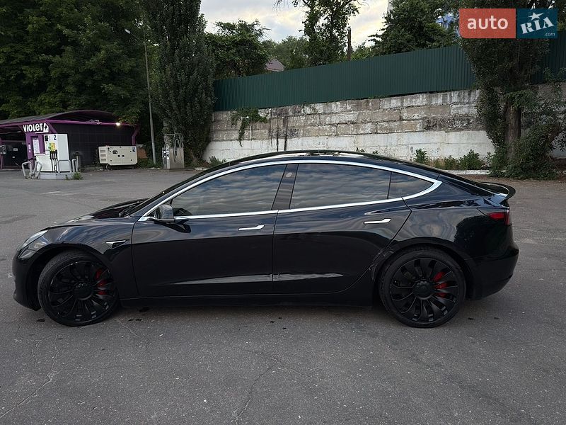 Седан Tesla Model 3 2018 в Буче