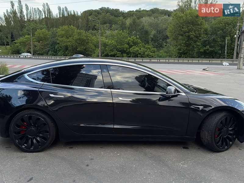 Седан Tesla Model 3 2018 в Буче