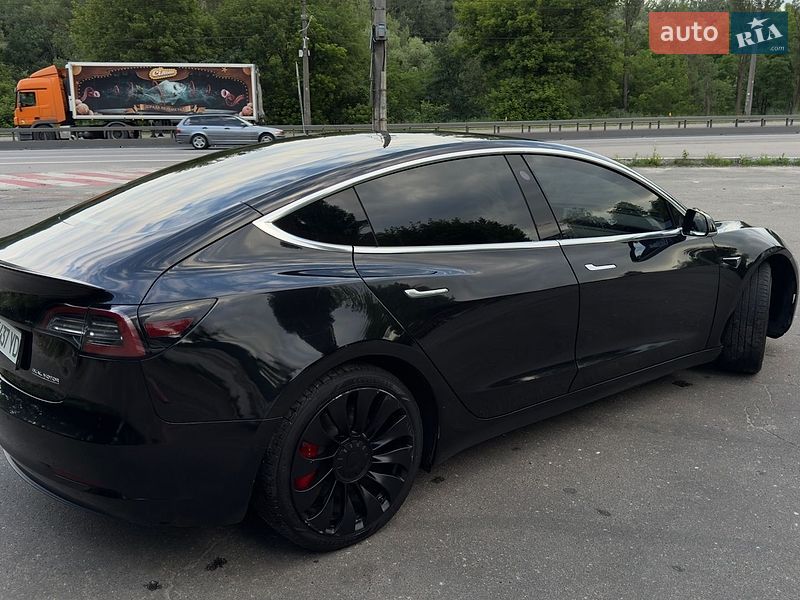 Седан Tesla Model 3 2018 в Буче