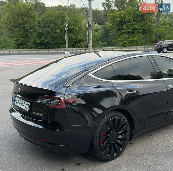 Седан Tesla Model 3 2018 в Буче