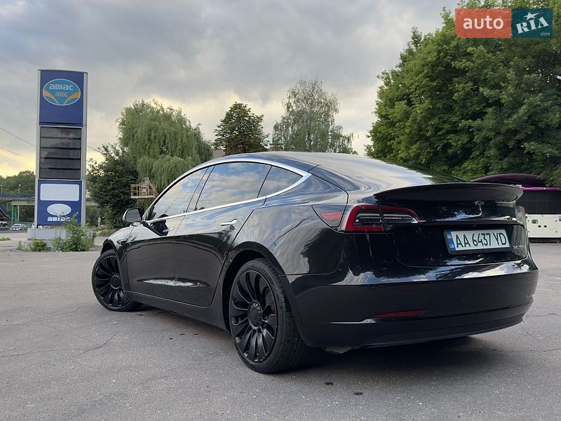 Седан Tesla Model 3 2018 в Буче