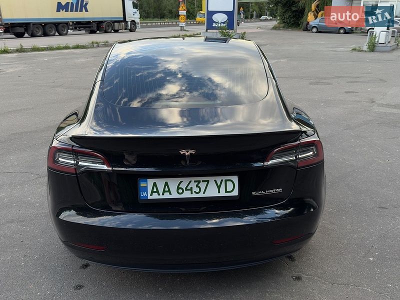 Седан Tesla Model 3 2018 в Буче
