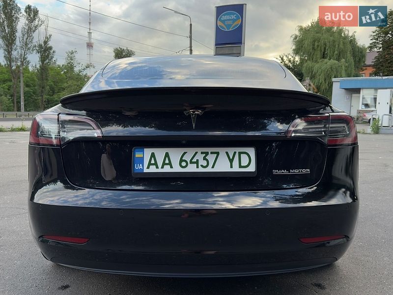 Седан Tesla Model 3 2018 в Буче