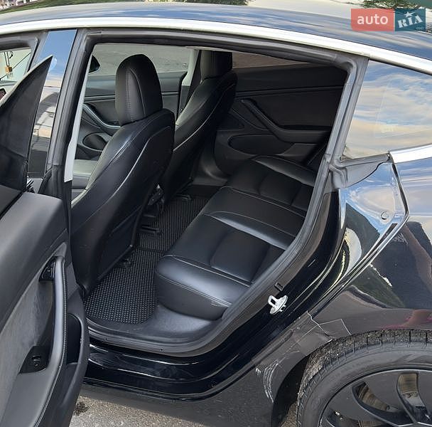 Седан Tesla Model 3 2018 в Буче
