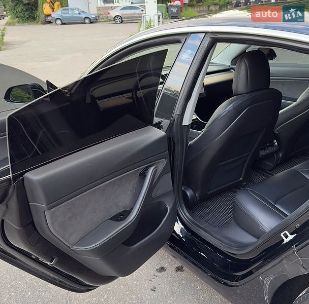 Седан Tesla Model 3 2018 в Буче
