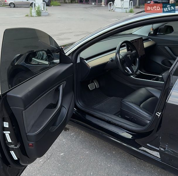 Седан Tesla Model 3 2018 в Буче