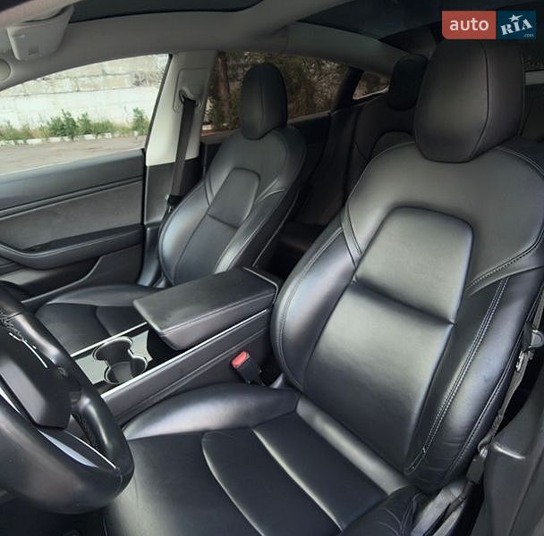 Седан Tesla Model 3 2018 в Буче