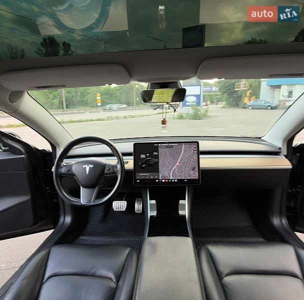 Седан Tesla Model 3 2018 в Буче