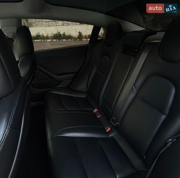 Седан Tesla Model 3 2018 в Буче