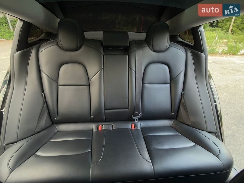 Седан Tesla Model 3 2018 в Буче