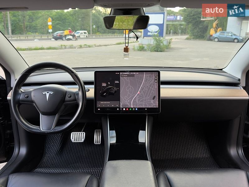 Седан Tesla Model 3 2018 в Буче