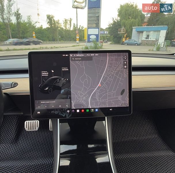 Седан Tesla Model 3 2018 в Буче