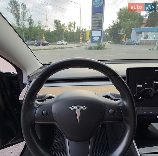 Седан Tesla Model 3 2018 в Буче