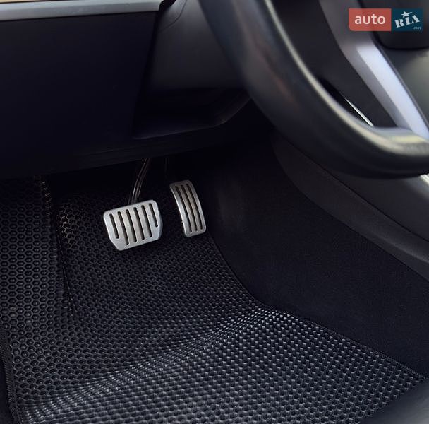 Седан Tesla Model 3 2018 в Буче