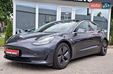 Седан Tesla Model 3 2018 в Львове