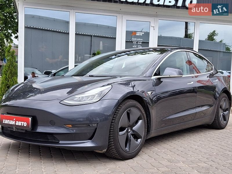 Седан Tesla Model 3 2018 в Львові