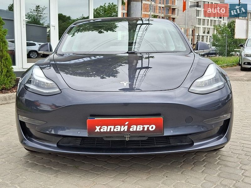 Седан Tesla Model 3 2018 в Львові