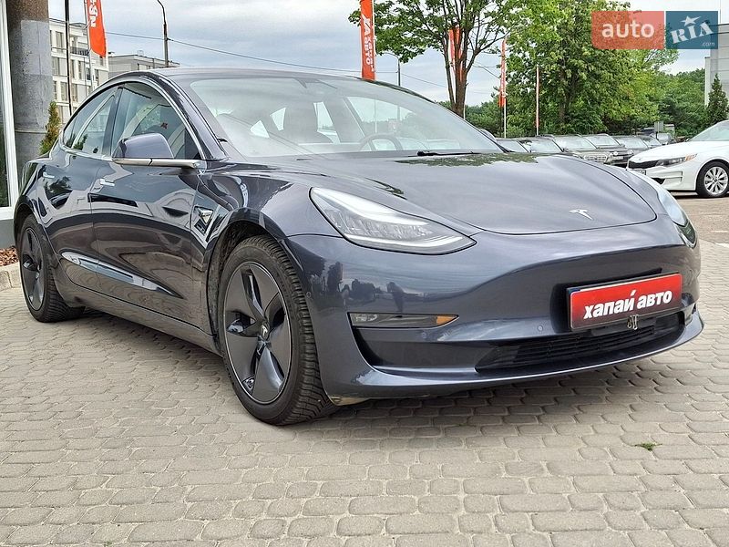 Седан Tesla Model 3 2018 в Львові