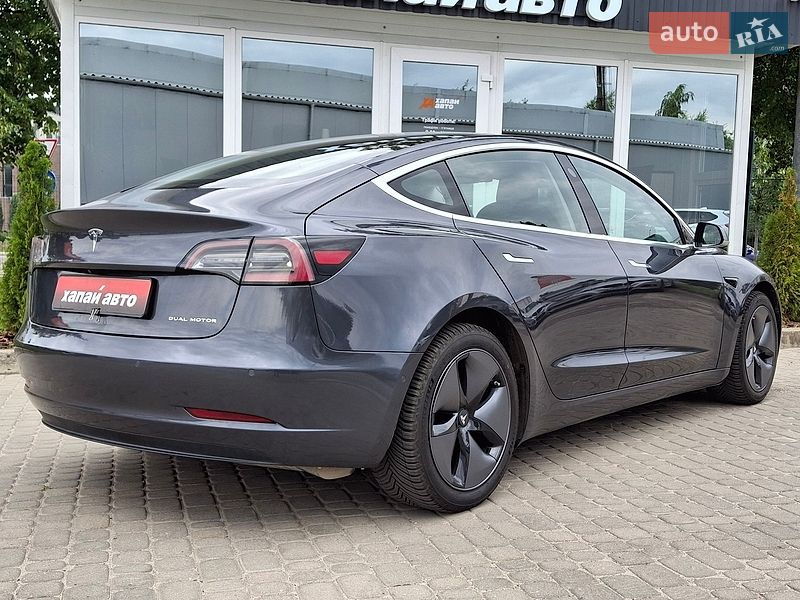 Седан Tesla Model 3 2018 в Львові