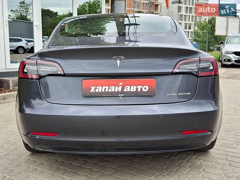 Седан Tesla Model 3 2018 в Львові