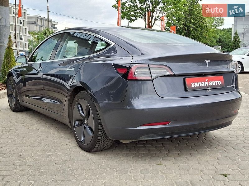 Седан Tesla Model 3 2018 в Львові