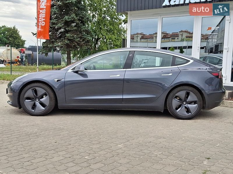 Седан Tesla Model 3 2018 в Львові