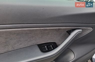 Седан Tesla Model 3 2018 в Львові