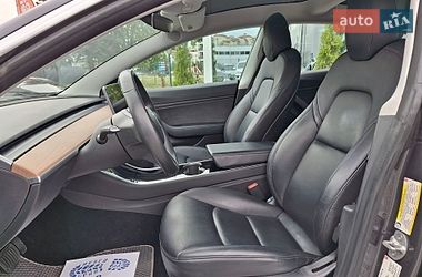 Седан Tesla Model 3 2018 в Львові