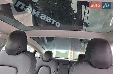 Седан Tesla Model 3 2018 в Львові