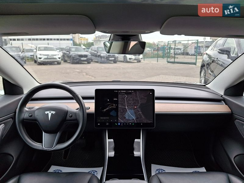 Седан Tesla Model 3 2018 в Львові