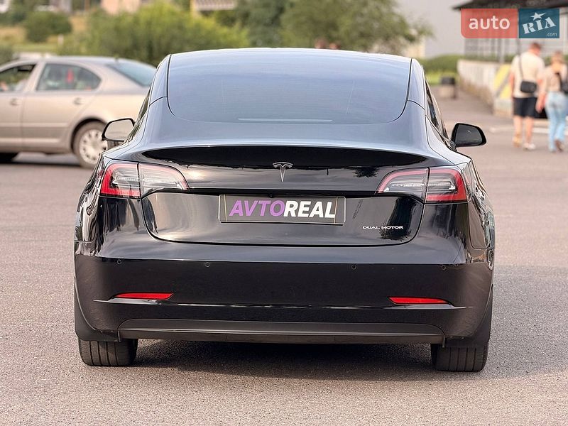 Седан Tesla Model 3 2022 в Кривому Розі