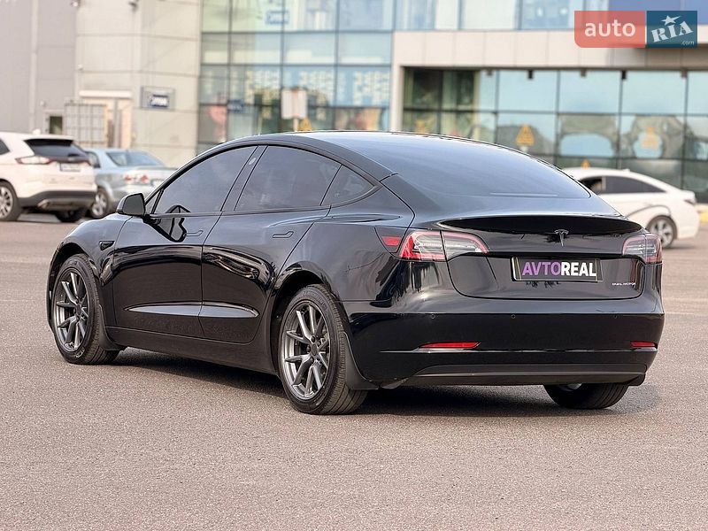 Седан Tesla Model 3 2022 в Кривому Розі