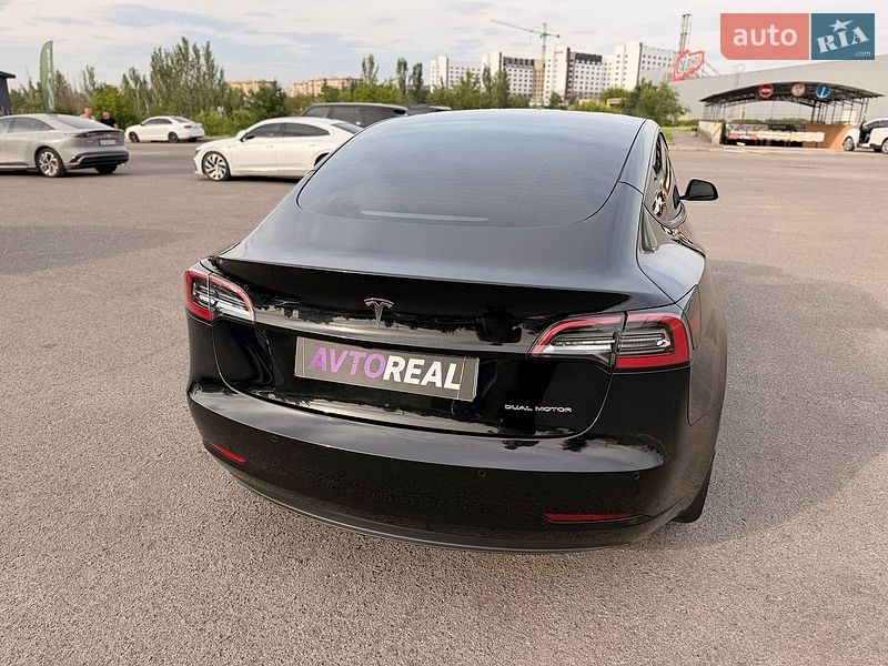 Седан Tesla Model 3 2022 в Кривому Розі