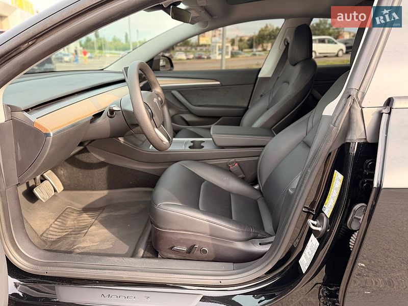 Седан Tesla Model 3 2022 в Кривому Розі