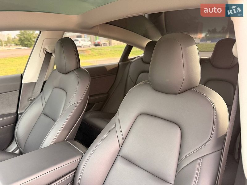 Седан Tesla Model 3 2022 в Кривому Розі