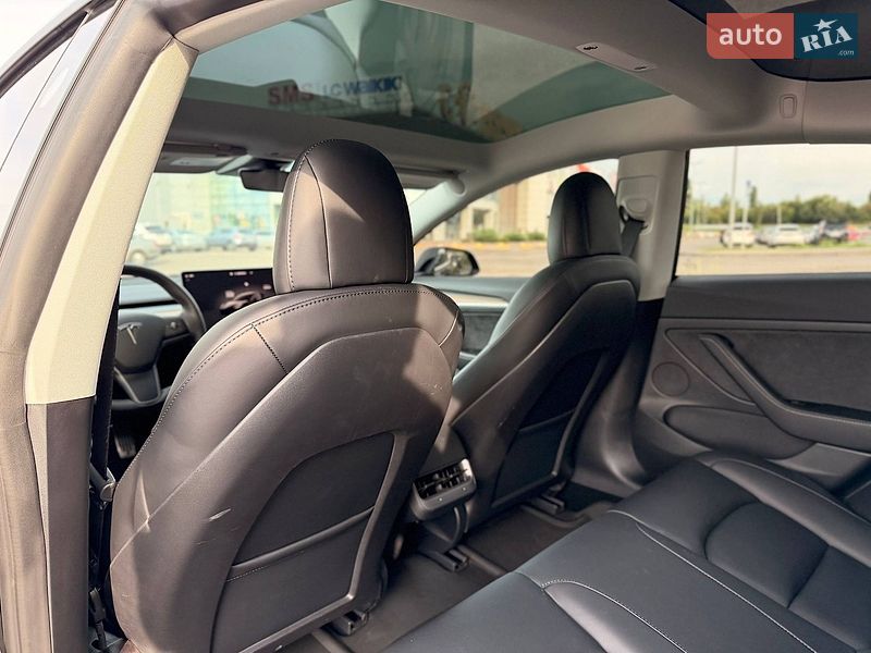 Седан Tesla Model 3 2022 в Кривому Розі