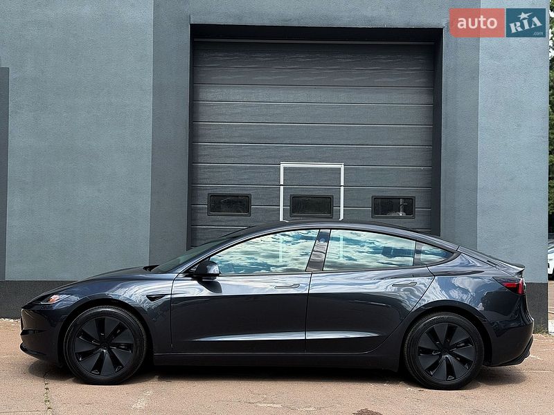 Седан Tesla Model 3 2025 в Києві
