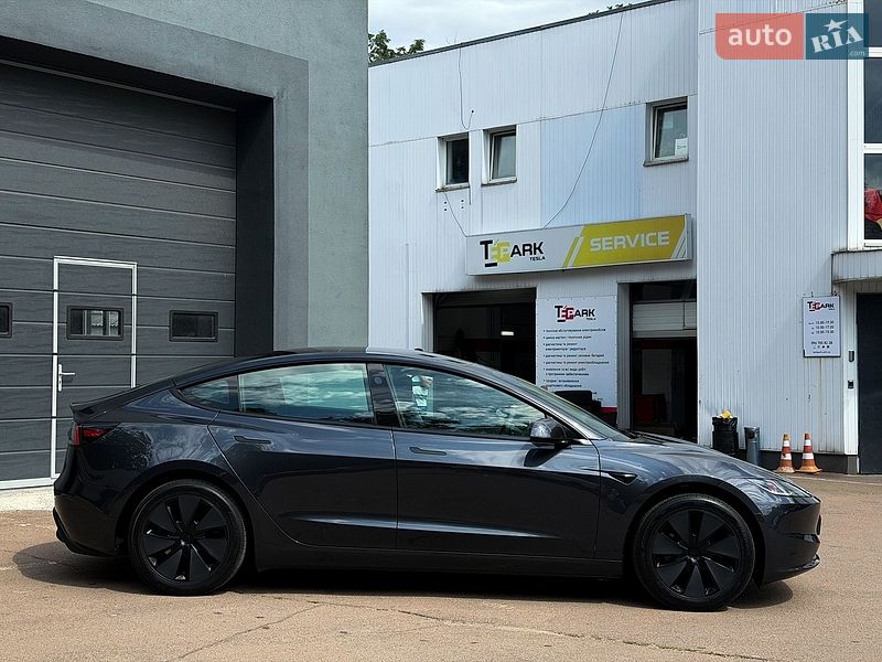 Седан Tesla Model 3 2025 в Києві