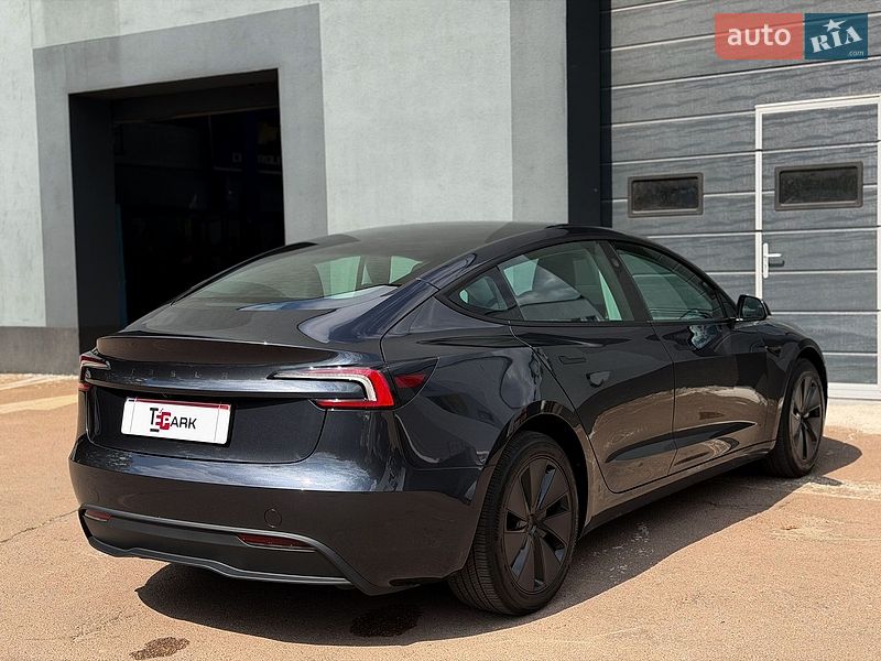 Седан Tesla Model 3 2025 в Києві