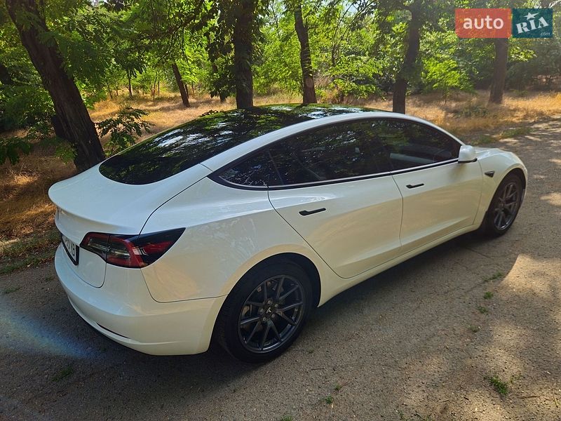 Седан Tesla Model 3 2023 в Одесі
