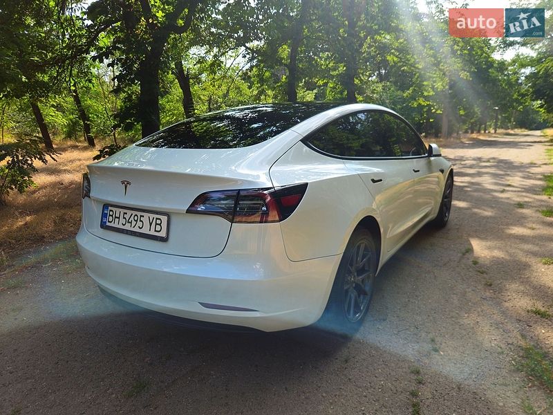 Седан Tesla Model 3 2023 в Одесі