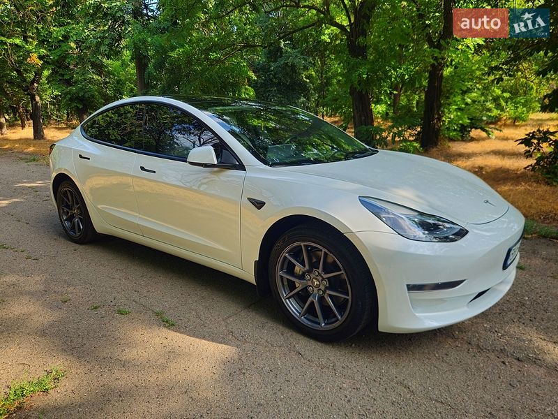 Седан Tesla Model 3 2023 в Одесі