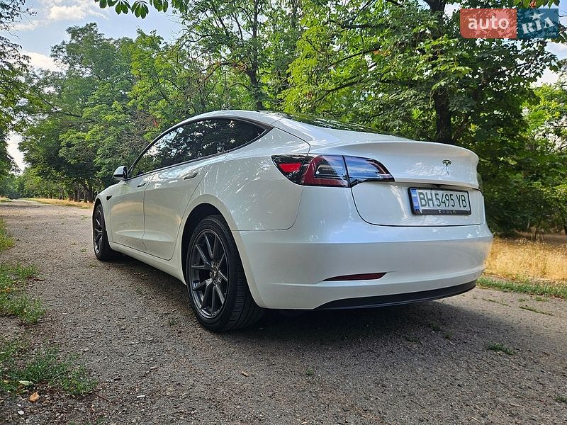 Седан Tesla Model 3 2023 в Одесі