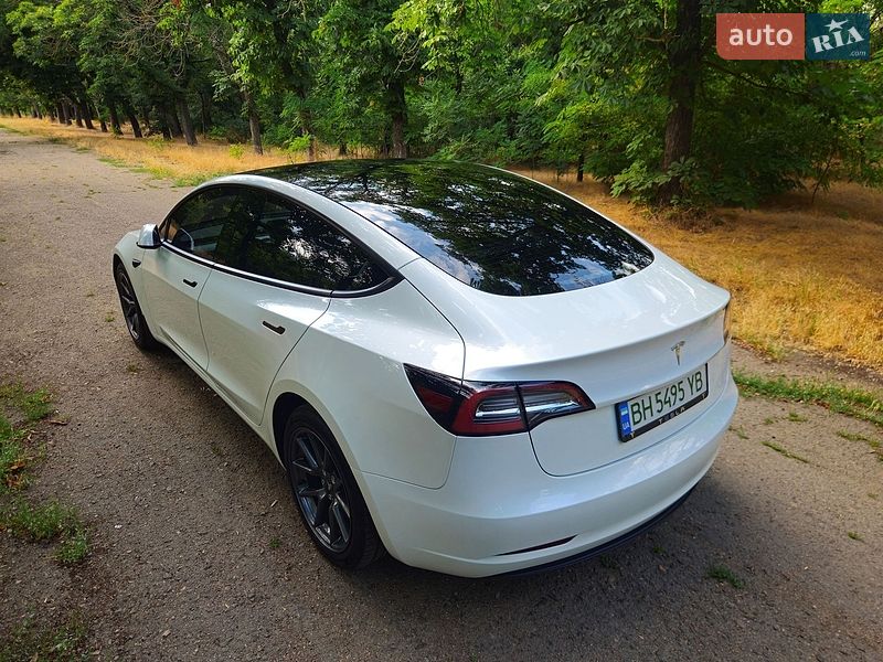 Седан Tesla Model 3 2023 в Одесі