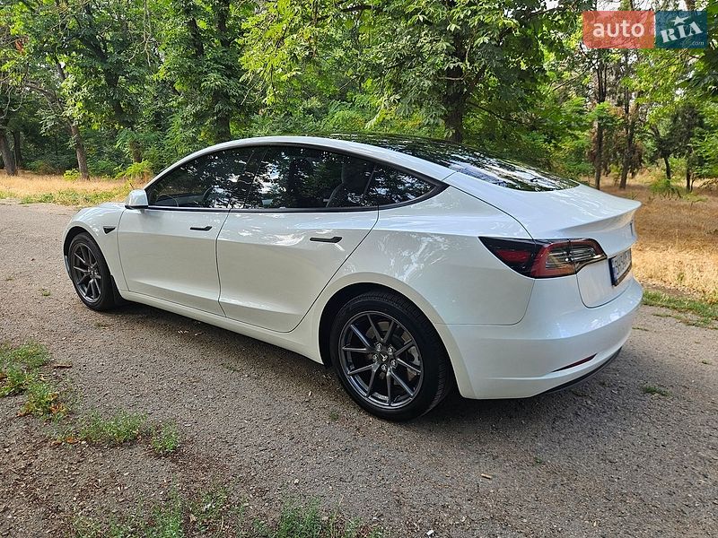 Седан Tesla Model 3 2023 в Одесі