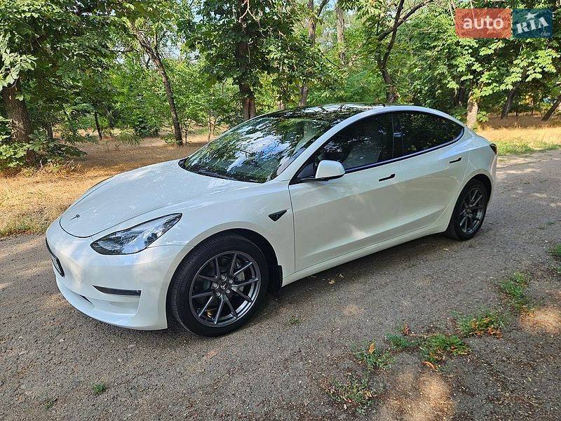 Седан Tesla Model 3 2023 в Одесі