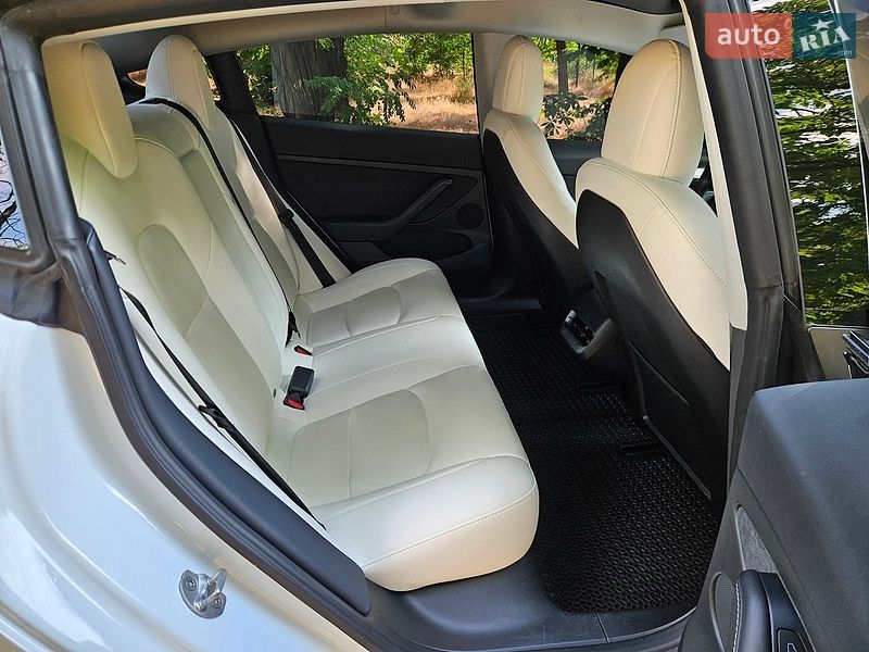 Седан Tesla Model 3 2023 в Одесі