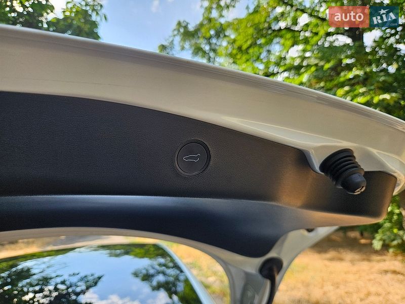 Седан Tesla Model 3 2023 в Одесі