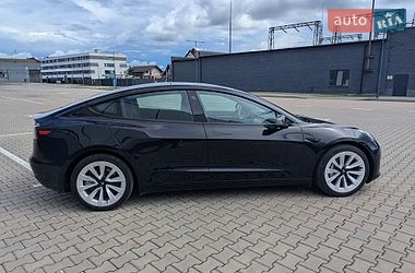 Седан Tesla Model 3 2022 в Івано-Франківську