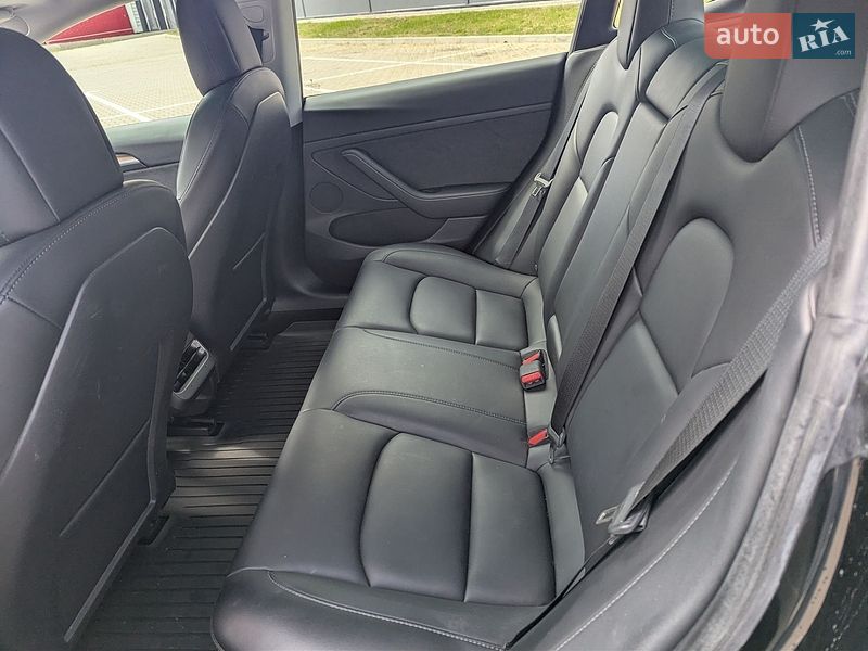 Седан Tesla Model 3 2022 в Івано-Франківську